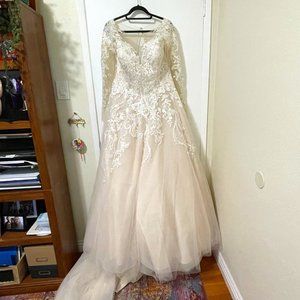 Blush/offwhite, plus size 22, lace, tulle, A-line, long sleeve wedding dress
